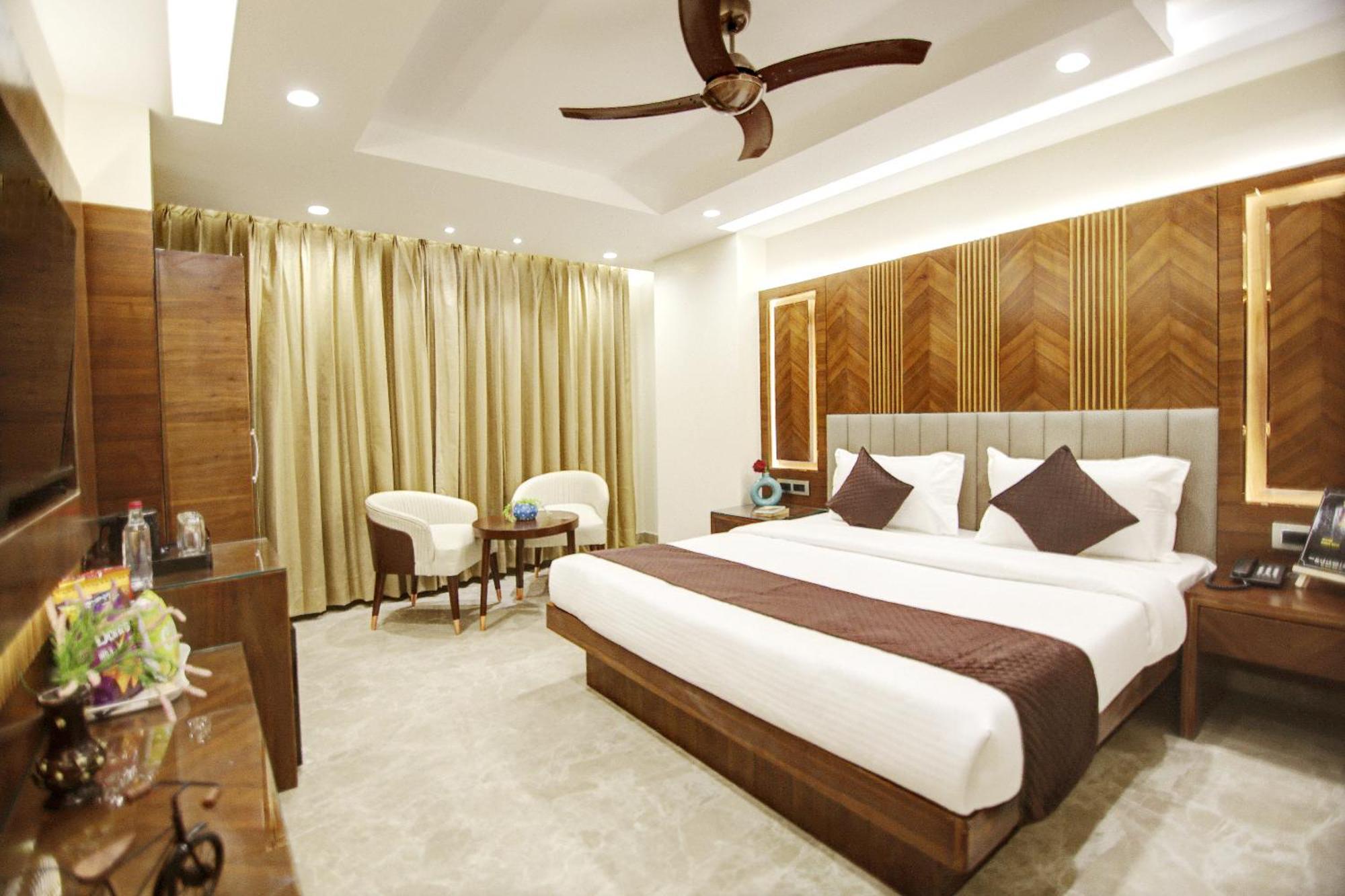 The Vanson Pride Delhi New Delhi Extérieur photo