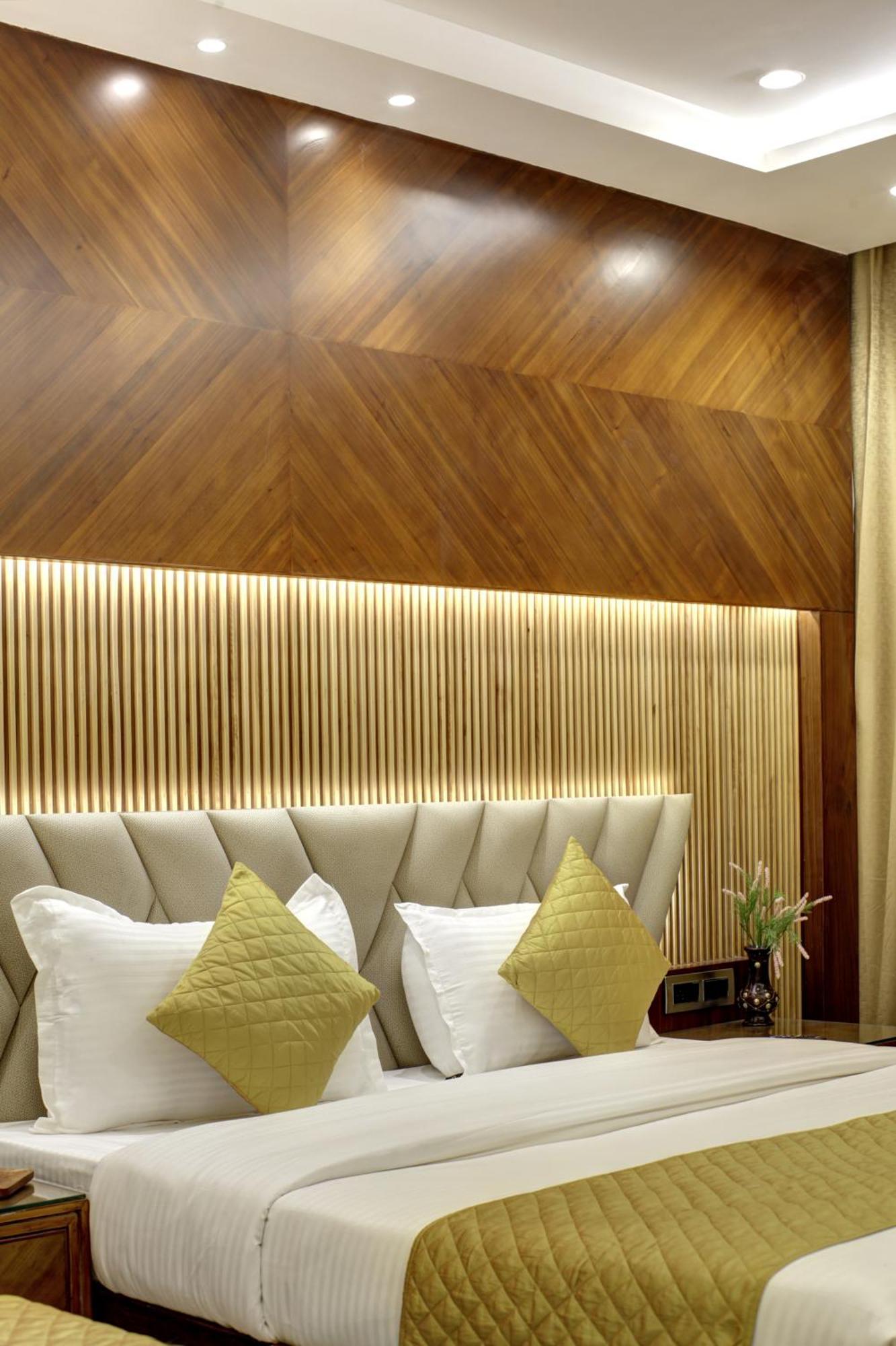 The Vanson Pride Delhi New Delhi Extérieur photo